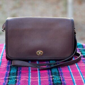Vintage COACH turnlock classic purse